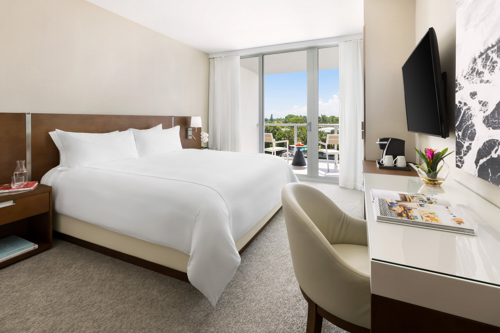 Deluxe King Room with Balcony